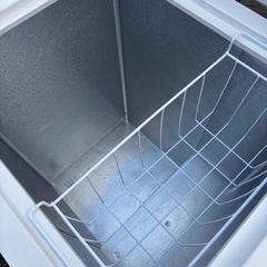 美品 MAXZEN マクスゼン 142L 小型冷凍庫 JF150ML01WH 2024年製 冷凍ストッカーの画像