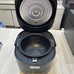 【タシャープ炊飯器】【3合炊き】2019年製★クリーニング済み/6ヶ月保証付き【管理番号1122】野の画像