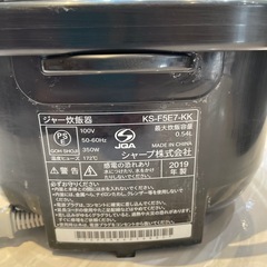 【タシャープ炊飯器】【3合炊き】2019年製★クリーニング済み/6ヶ月保証付き【管理番号1122】野の画像