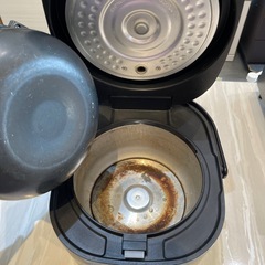 【タシャープ炊飯器】【3合炊き】2019年製★クリーニング済み/6ヶ月保証付き【管理番号1122】野の画像