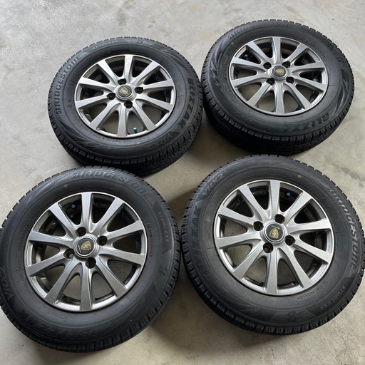 145/80R13のスタッドレスタイヤとアルミホイールセット。