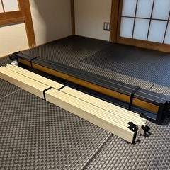 ダブルサイズベッドフレーム Zinus製 スチール&ウッド ロータイプ  の画像