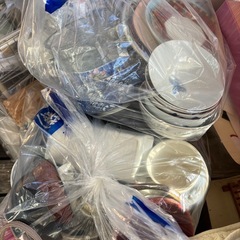 雑貨、衣類、食器の画像