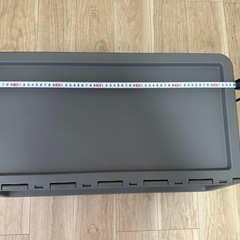 蓋つき、キャスターつきの収納ケース　の画像