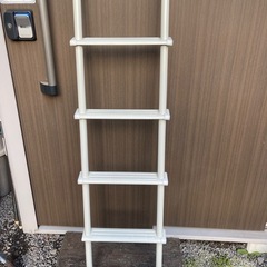 二段ベットのハシゴの画像