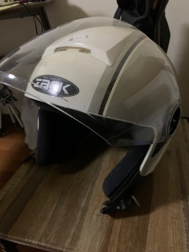 pcx125 jf56には、バッテリー充電器、エンジン冷却液、バッテリー回収液、ヘルメット2個が付属しています。