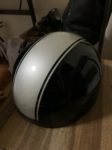 pcx125 jf56には、バッテリー充電器、エンジン冷却液、バッテリー回収液、ヘルメット2個が付属しています。