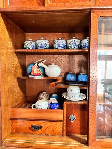 古い木製の茶棚　茶箪笥　食器棚　収納棚　タンス　収納　古家具　古民家　時代家具 楽天市場】和風 茶箪笥 レトロ 食器棚 収納棚 中古 タンス 茶棚 たんす