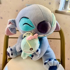 ミニオン、スティッチ、ぬいぐるみの画像