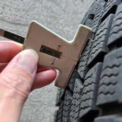 ホイール付きスタッドレスタイヤの画像