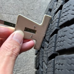 ホイール付きスタッドレスタイヤの画像