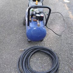 エアコンプレッサー 電源100ボルトの画像