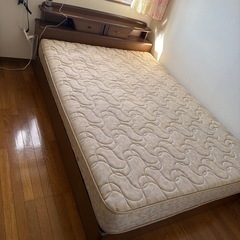 ダブルベッドの画像