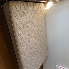 ダブルベッドの画像