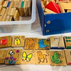 木製の積み木の画像