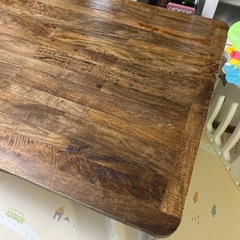 ダイニングテーブルの画像