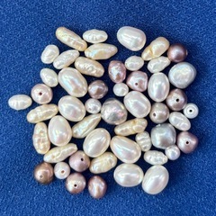 淡水パール色々　まとめ売り　ハンドメイド素材　アクセサリー作り　50粒　約28cm位の画像