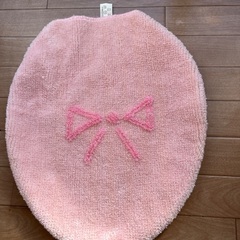 トイレ　フタカバーと床マット　の画像