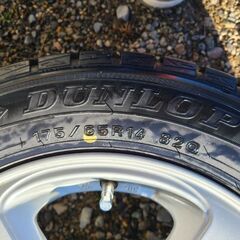 175 65 14 スタッドレスタイヤ　19年製の画像