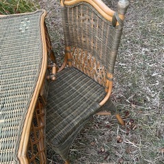 【無料】　籐の机とイスの画像