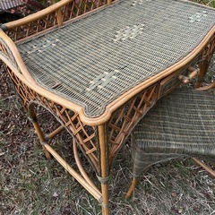 【無料】　籐の机とイスの画像