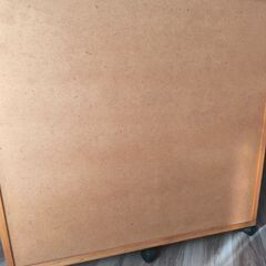 キャスター付き　食器棚の画像