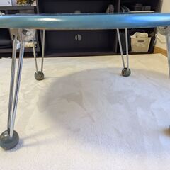 丸テーブルの画像