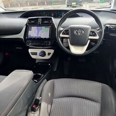 ＼ 誰でも車が買える次世代低与信ローン専門店／ 安心の１年保証付き 距離無制限！中古車販売 カーメル山梨店　平成30年　トヨタ　プリウス　97,999㌔の画像