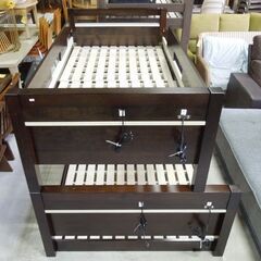 親子2段ベッド 上段シングル・下段セミダブル ロータイプ 木製 ダークブラウン はしご・宮棚・ライト・コンセント付き すのこ床板  札幌市 東区 新道東店の画像