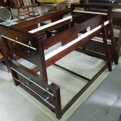 親子2段ベッド 上段シングル・下段セミダブル ロータイプ 木製 ダークブラウン はしご・宮棚・ライト・コンセント付き すのこ床板  札幌市 東区 新道東店の画像