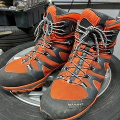 マムート登山ブーツの画像