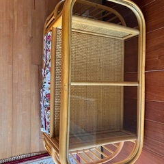 ラタンテーブルの画像