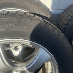 16インチスタッドレスタイヤ 205/60R16 の画像