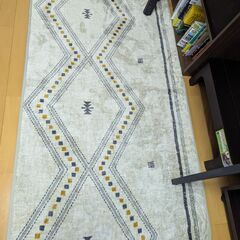 机・椅子・カーペットの画像