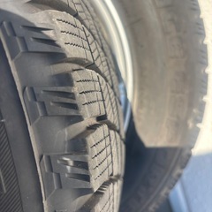 16インチスタッドレスタイヤ 205/60R16 の画像