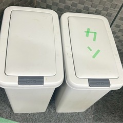 【中古品】サンコープラスチック ゴミ箱 スリムプッシュ 26.5L ライトグレー ２点セットの画像