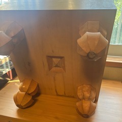 碁盤と木製碁笥入り碁石の画像