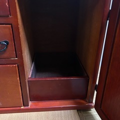 雰囲気のある収納棚の画像