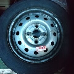 （溝に余裕はありません／一時的な使用に）★★スタッドレスタイヤ４本セット／軽自動車用(155/65R/13)／スチールホイール(13×4J/4穴/ハブ径54ミリ)★★の画像