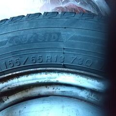 （溝に余裕はありません／一時的な使用に）★★スタッドレスタイヤ４本セット／軽自動車用(155/65R/13)／スチールホイール(13×4J/4穴/ハブ径54ミリ)★★の画像