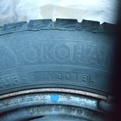 （溝に余裕はありません／一時的な使用に）★★スタッドレスタイヤ４本セット／軽自動車用(155/65R/13)／スチールホイール(13×4J/4穴/ハブ径54ミリ)★★の画像