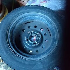 （溝に余裕はありません／一時的な使用に）★★スタッドレスタイヤ４本セット／軽自動車用(155/65R/13)／スチールホイール(13×4J/4穴/ハブ径54ミリ)★★の画像