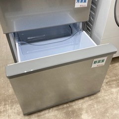 🧊AQUA アクア🧊355L冷蔵庫🧊2023年式🧊まん中2段フリーザー🧊シルバー🧊4ドア🧊AQR-36N🧊7407の画像