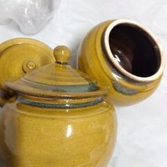 新品　蓋付きツボ　小　１個　200円の画像