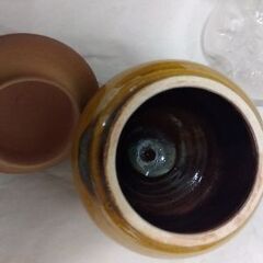 新品　蓋付きツボ　小　１個　200円の画像