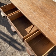 M1122705N 引き取り 宮城県 木製デスク 古家具 引き出し付き  学習机 机 デスク インテリア ヴィンテージ レトロ 当時物 中古品 現状品の画像