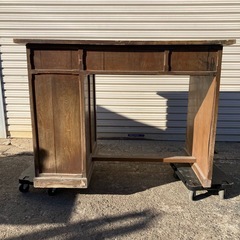 M1122705N 引き取り 宮城県 木製デスク 古家具 引き出し付き  学習机 机 デスク インテリア ヴィンテージ レトロ 当時物 中古品 現状品の画像