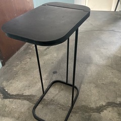 ゴミ袋をかけて使える蓋付きゴミ箱の画像