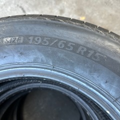 195 65 15 タイヤの画像
