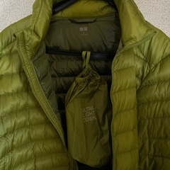 ユニクロウルトラライトダウン　キミドリ　XLの画像